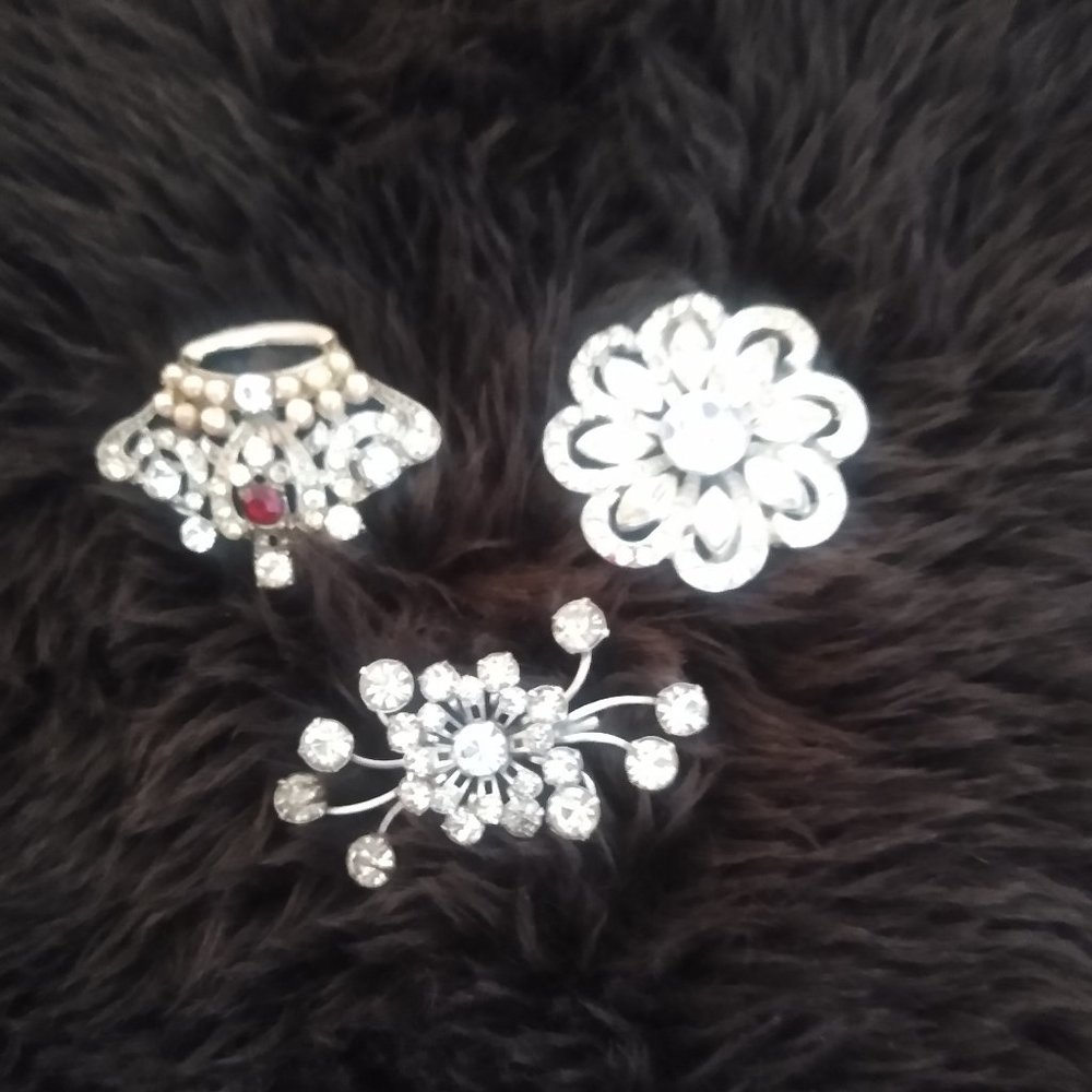 CHRISTMAS STOCKING STUFFERS, RHINESTONE BROOCHES!